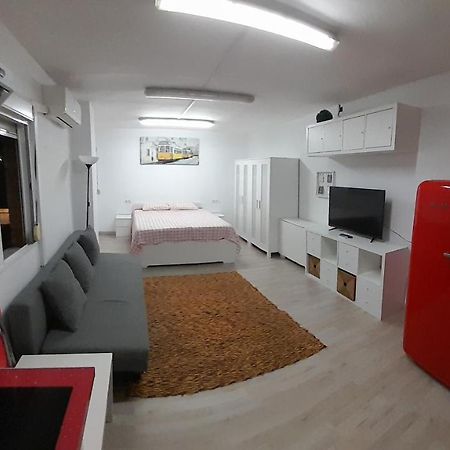 Estudio Frente A Estacion Maria Zambrano Malaga Bagian luar foto