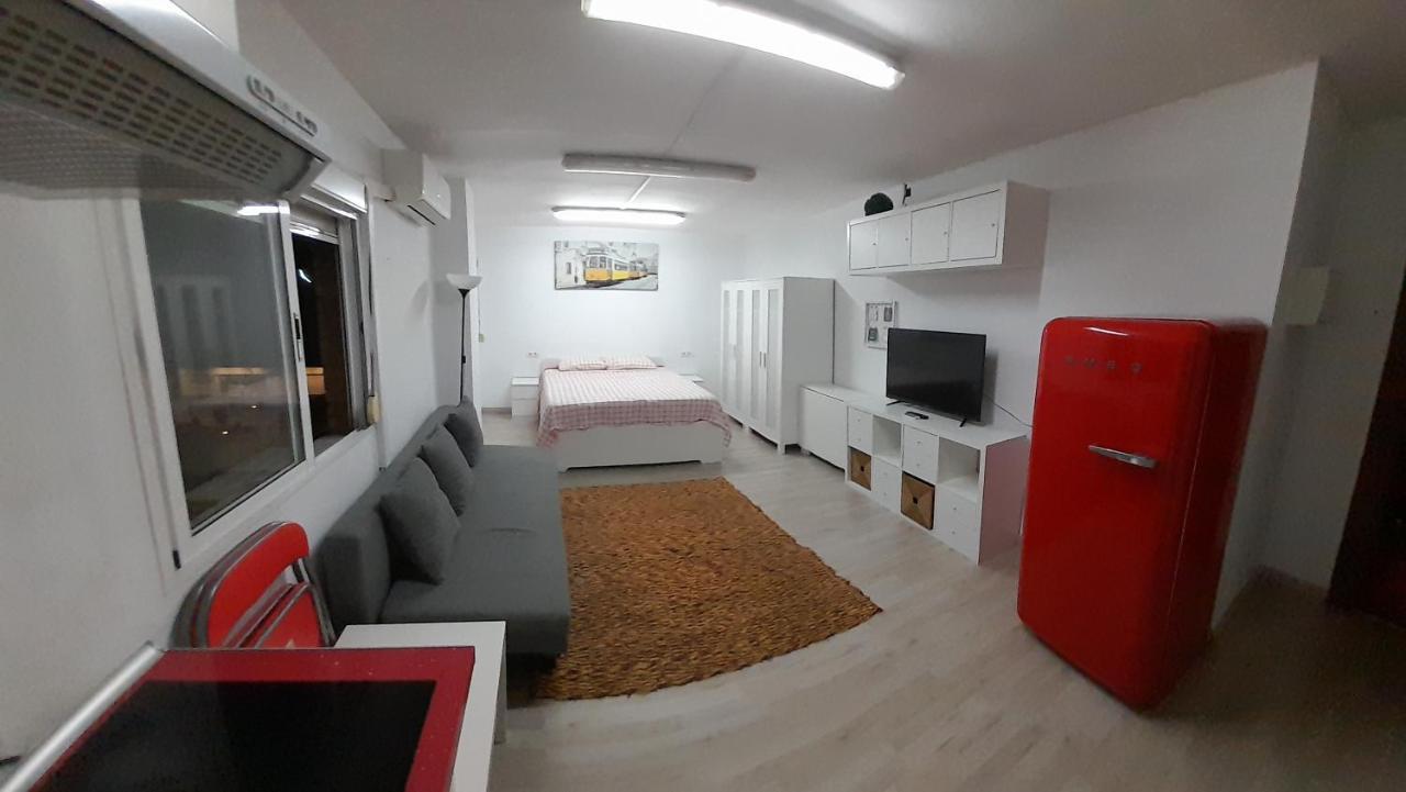 Estudio Frente A Estacion Maria Zambrano Malaga Bagian luar foto